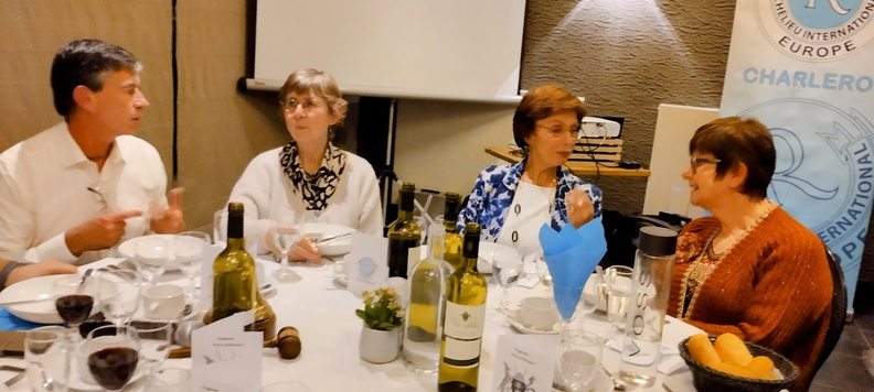 10-11 - Yves, Dominique, amie et Linda-1.jpg