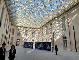 10 - La cour du chateau et sa verrière