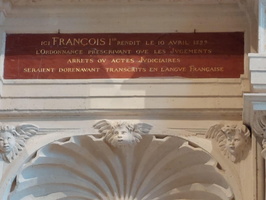 13 - Fronton de l'autel - chapelle du château