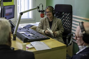 05 Régine Kerzmann dans son studio à RCF - Liège