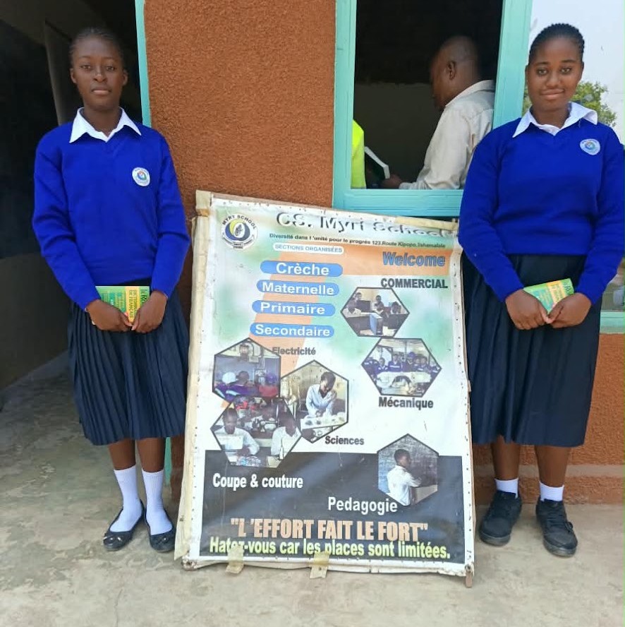 18 octobre 2026 : Remise de dictionnaires au club NYIRAGONGO de Lubumbashi (RDC)